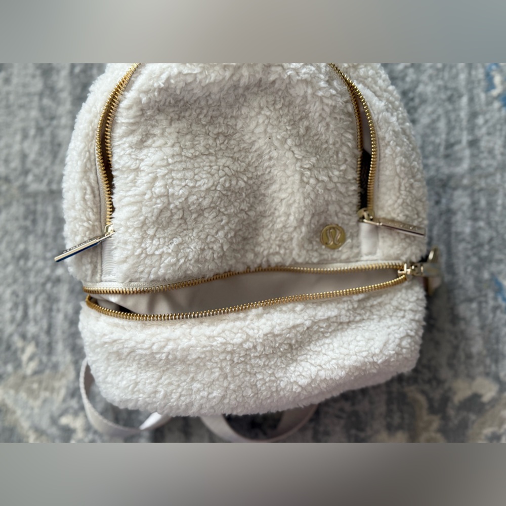 Lululemon City Adventurer Backpack Micro 3L *Fleece White Opal / Gold (NWT) - Picture 7 of 9